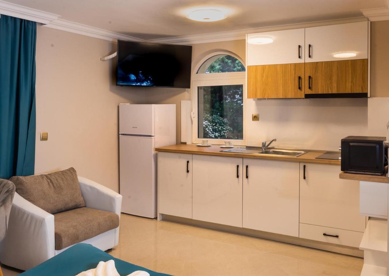 Vemara City Boutique Hotel-Free Parking Varna ภายนอก รูปภาพ