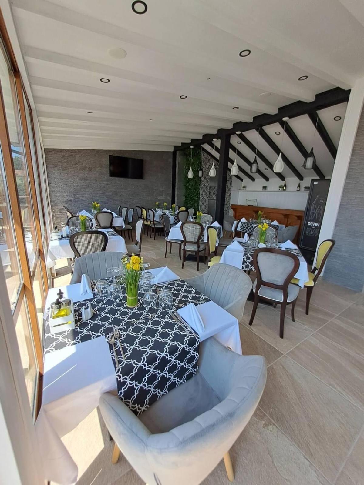 Vemara City Boutique Hotel-Free Parking Varna ภายนอก รูปภาพ