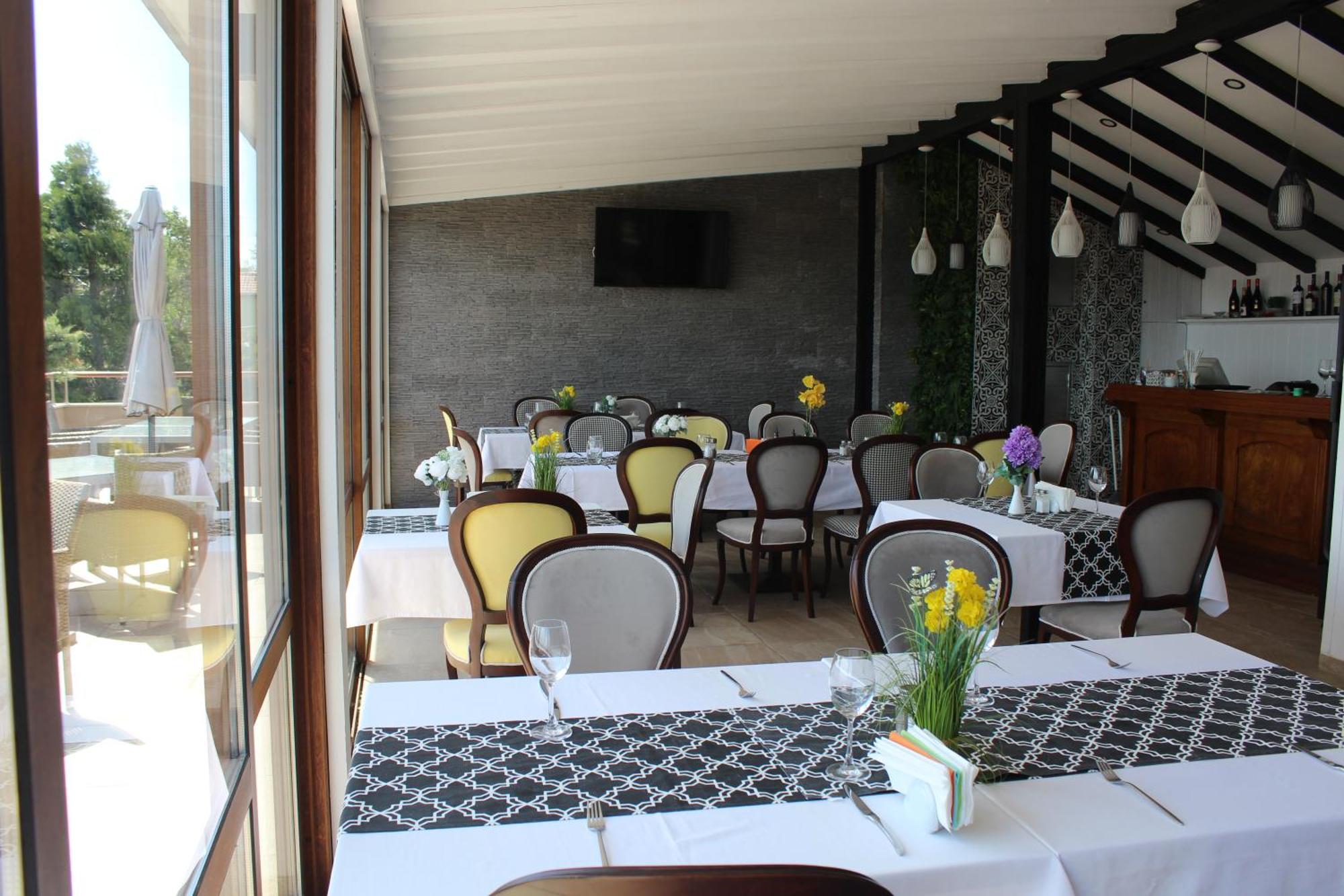 Vemara City Boutique Hotel-Free Parking Varna ภายนอก รูปภาพ