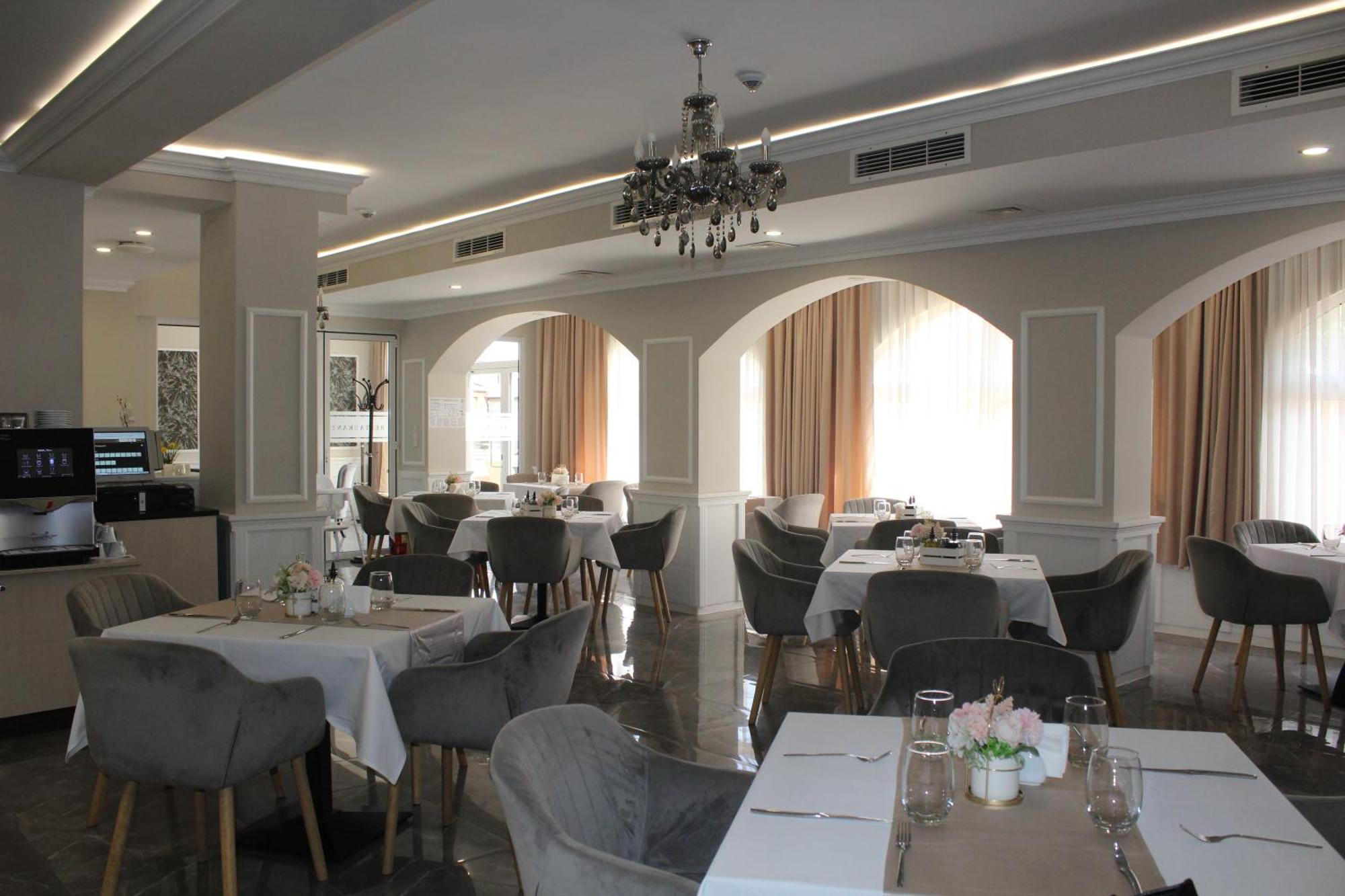 Vemara City Boutique Hotel-Free Parking Varna ภายนอก รูปภาพ